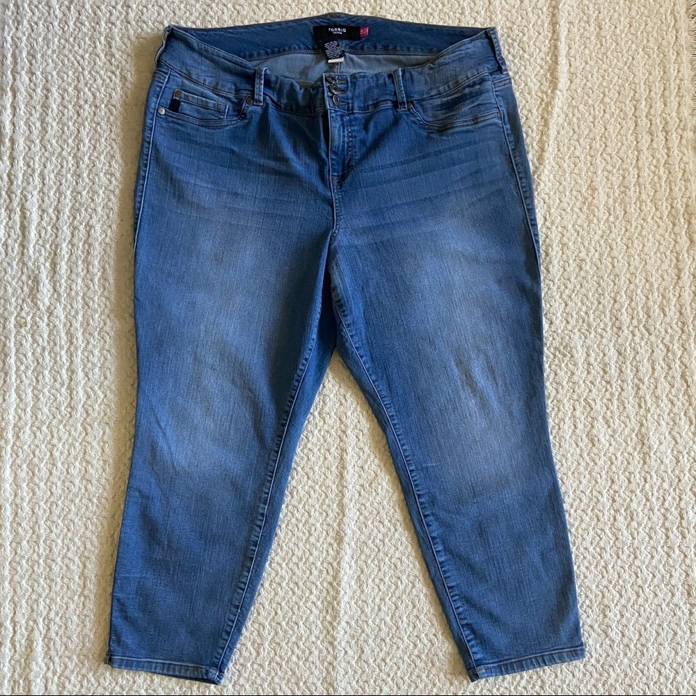 torrid high rise ankle cropped jeans size 24